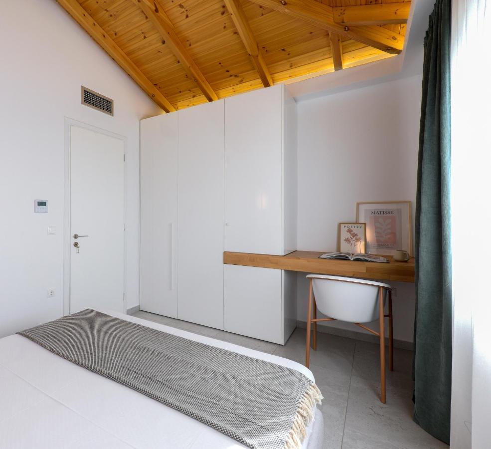 Lithos Retreat 2 Apartment Kalamata Exterior photo
