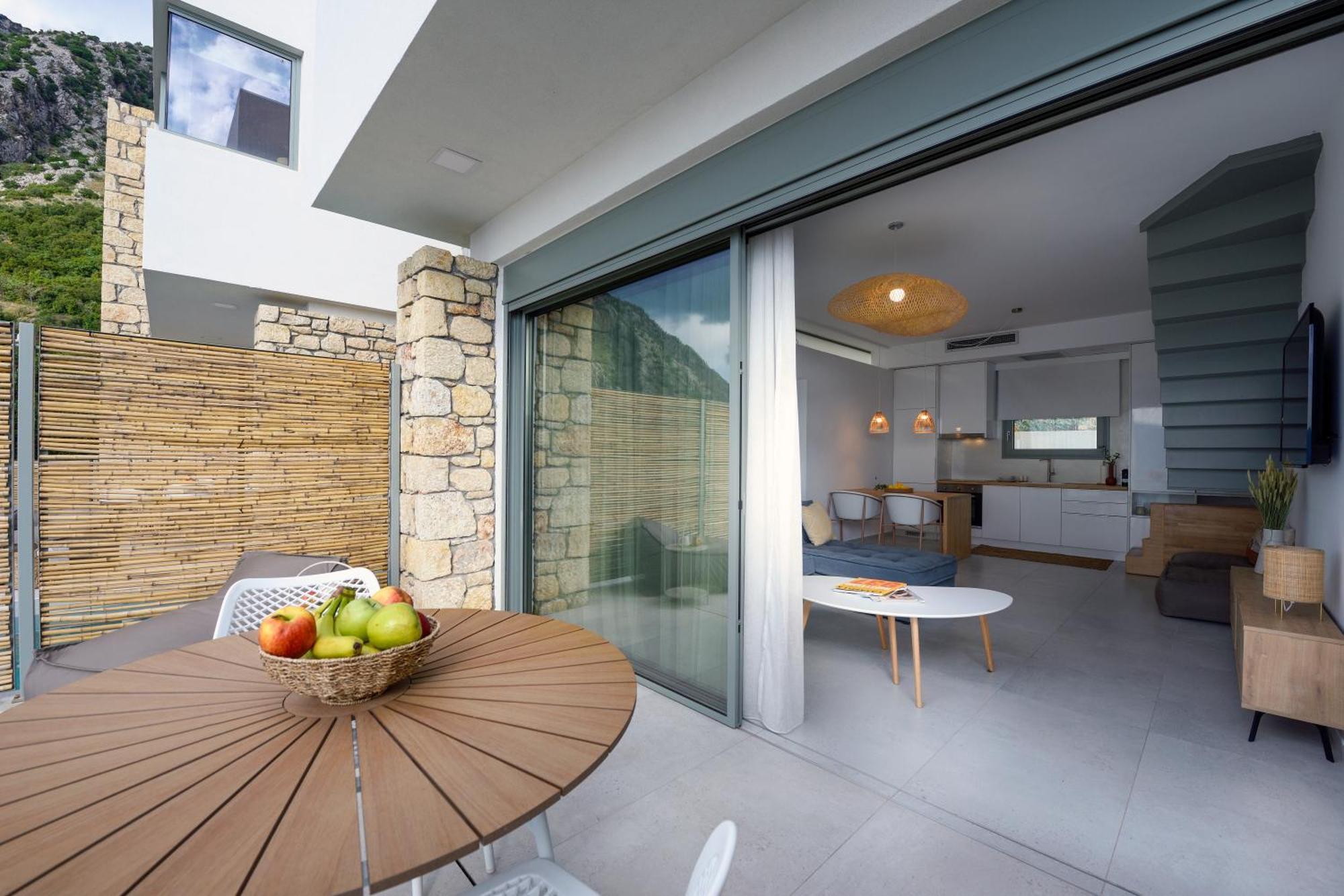 Lithos Retreat 2 Apartment Kalamata Exterior photo
